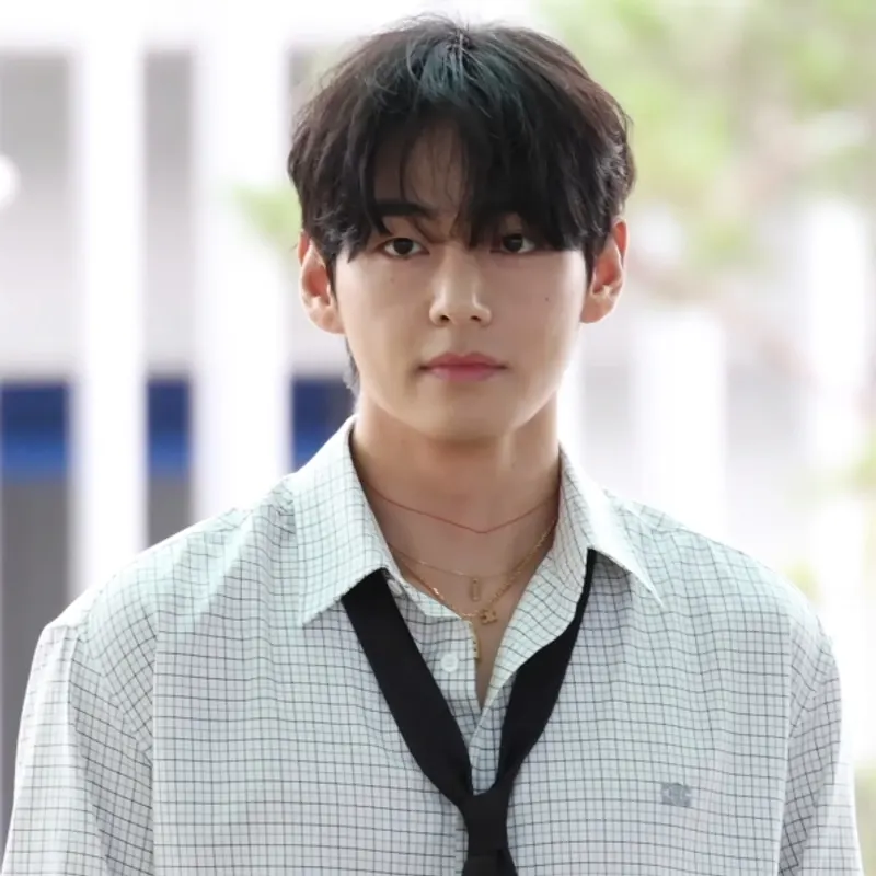 V (Kim Taehyung)